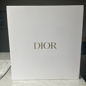 DIOR DIOR 21 1/2 by 20 1/2 and 4” deep. In very good condition 👍🏻 🤍💛🤍💛🤍💛